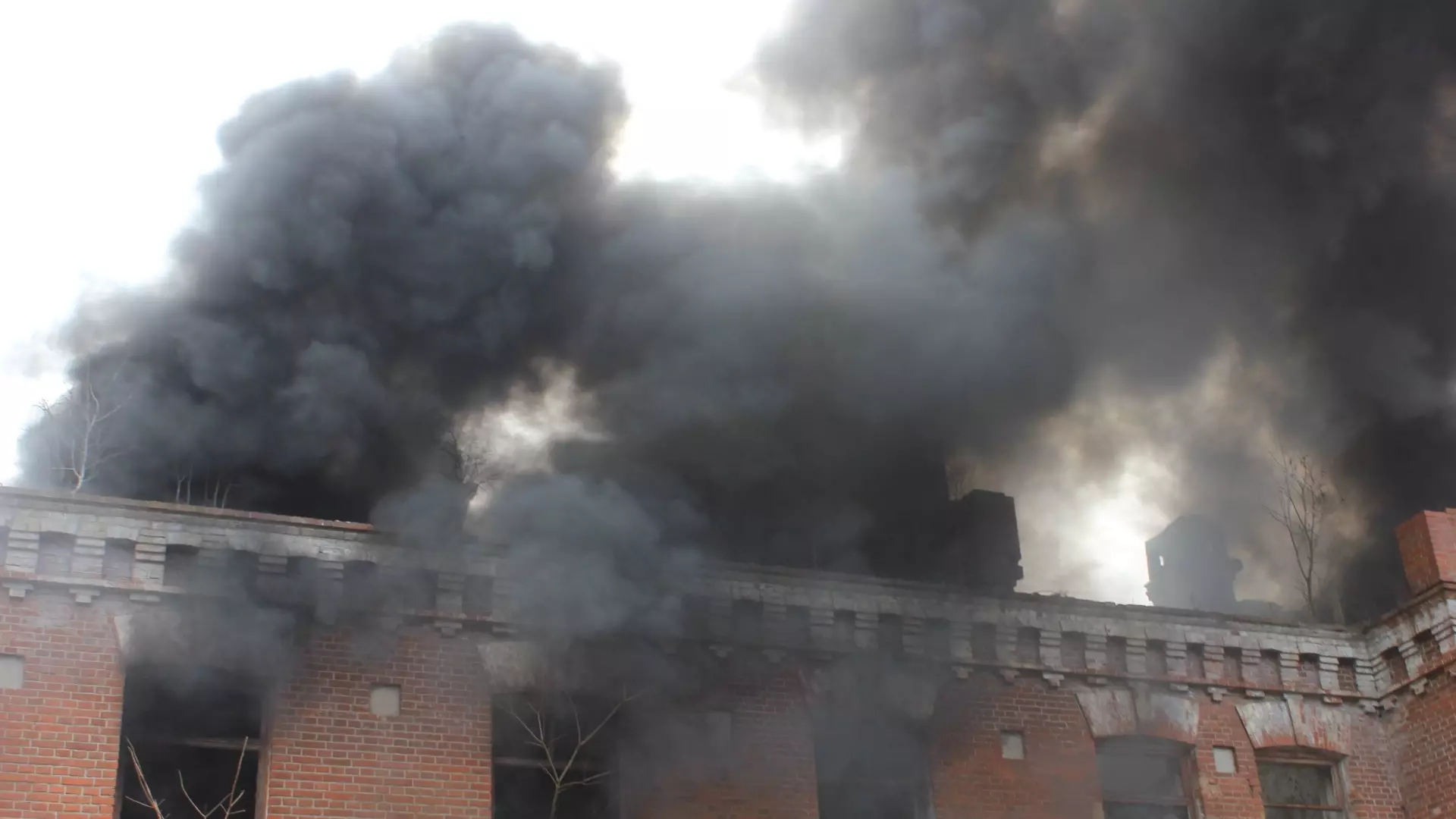 МЧС: дым в Уфе столб дама в Уфе поднялся в результате сжигания мебели