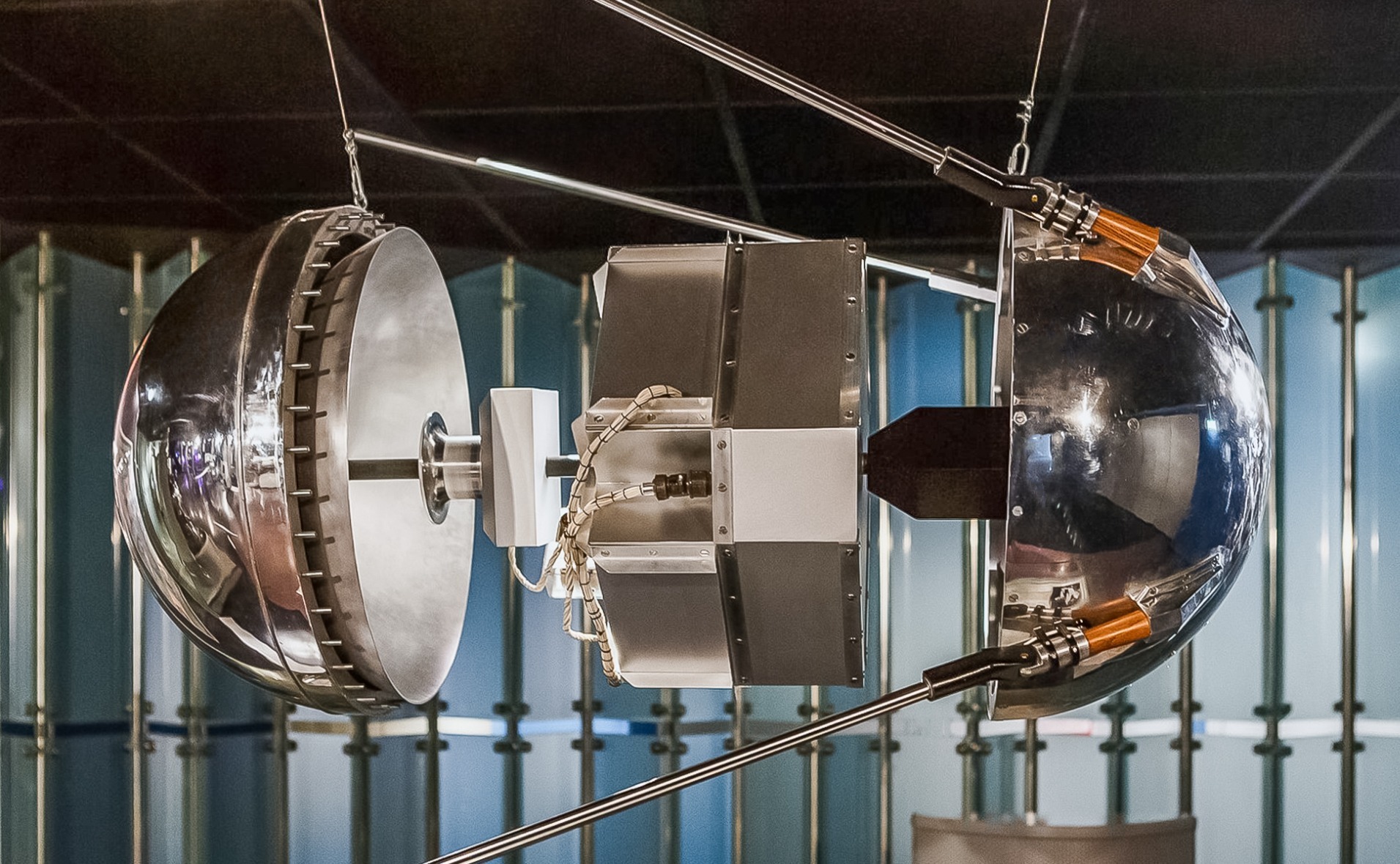 Изобретение первого спутника. Спутник 1 первый искусственный Спутник земли. Первый Спутник 1957. ПС-1 Спутник. Первый ИСЗ "Спутник".