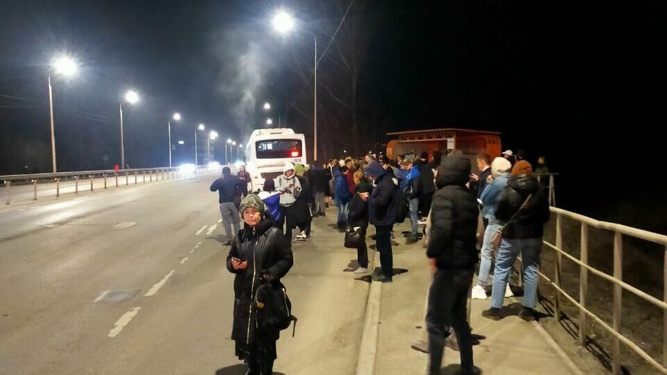В Уфе по дорогу в Дему задымился автобус, более 20 человек высадили на шоссе