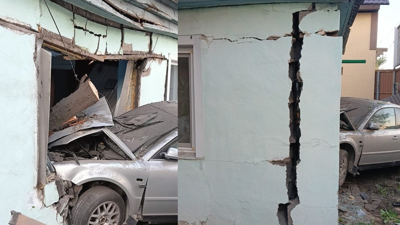 В Башкирии пьяный водитель сбил дерево, дорожный знак и чуть не разрушил частный дом