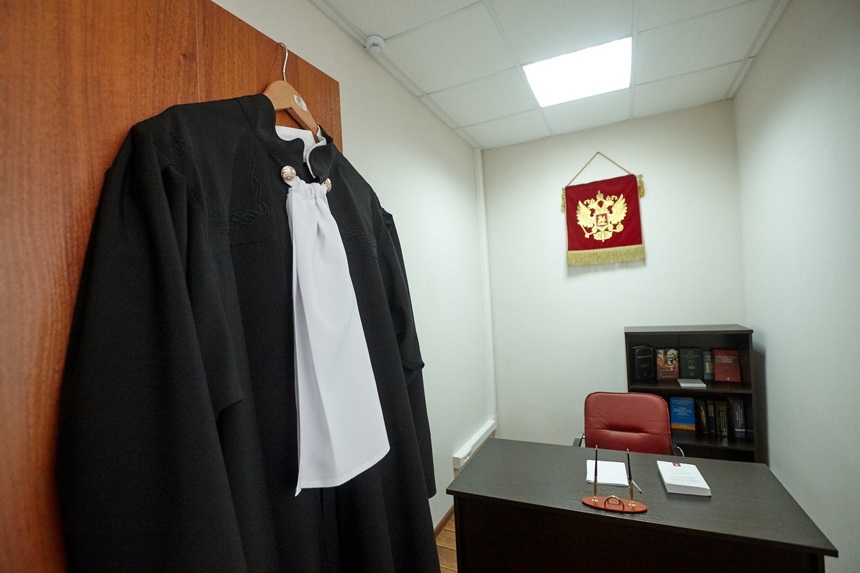 Женщина из Башкирии перечисляла себе зарплаты мировых судей