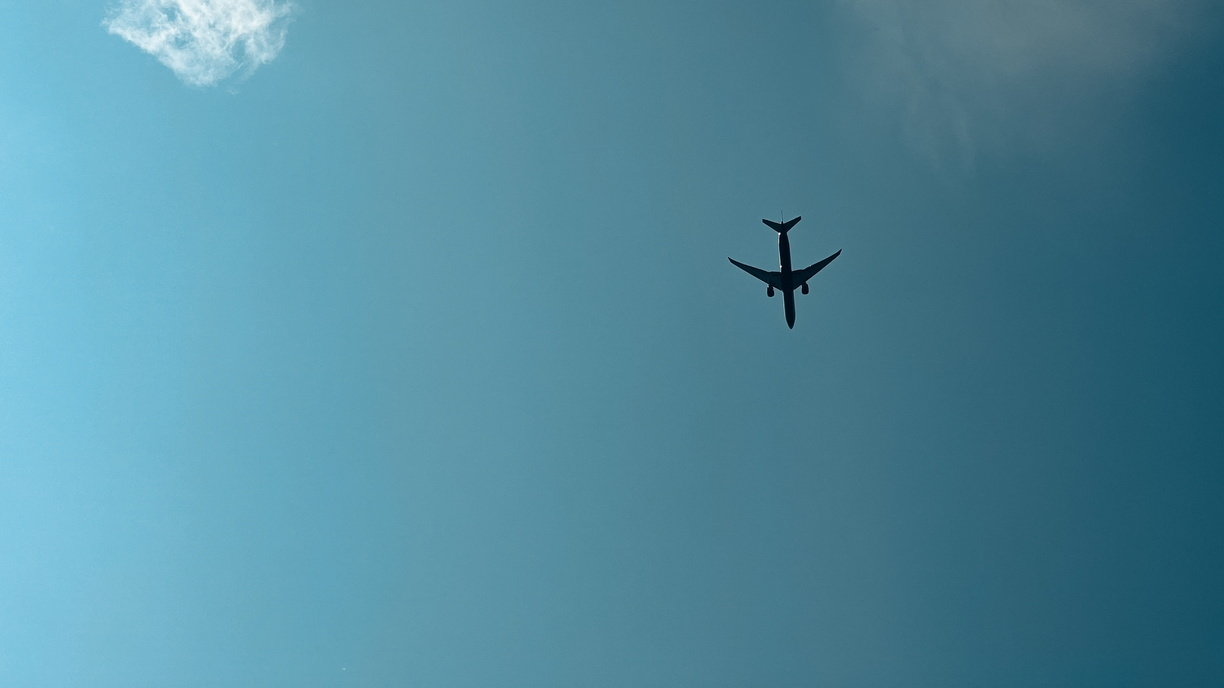 Самолет летевший из Уфы в Надым посадили в аэропорту Тюмени из-за подтекания масла