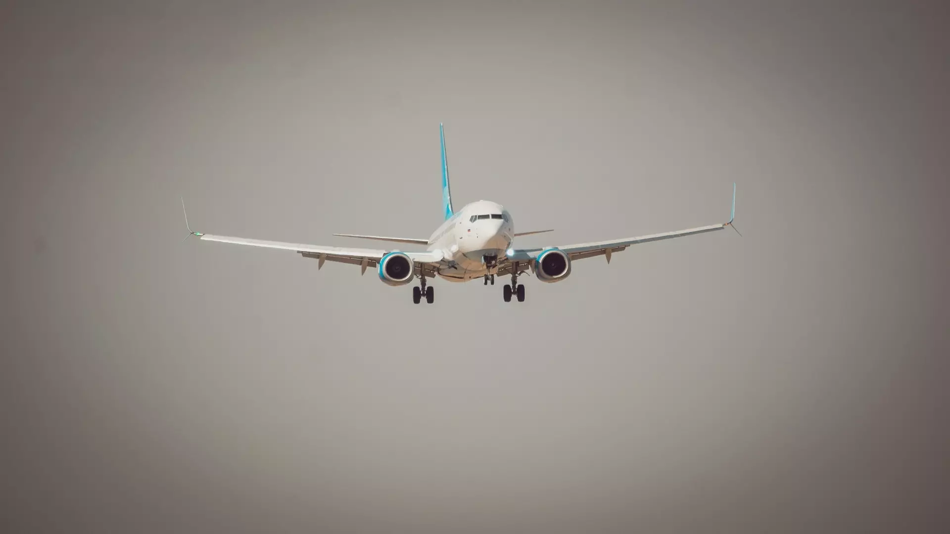 У самолета, вылетевшего из международного аэропорта Уфы, замерзла стойка шосси