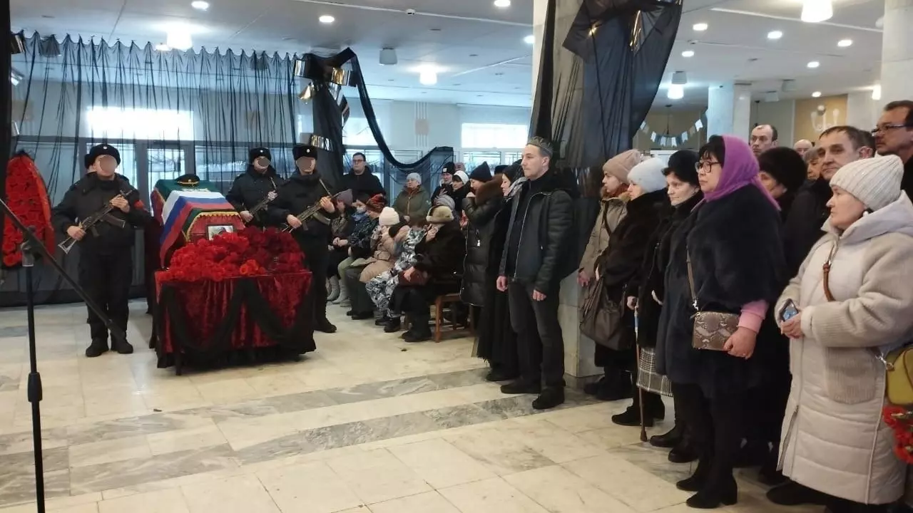 В Уфе состоялась церемония прощания с погибшим в СВО Равилем Бикбулатовым