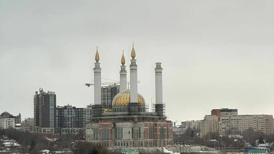 Появилось видео падения купола с минарета мечети Ар-Рахим в Уфе