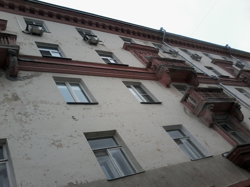 Под окнами жилого дома в Башкирии обнаружили искалеченного ребёнка