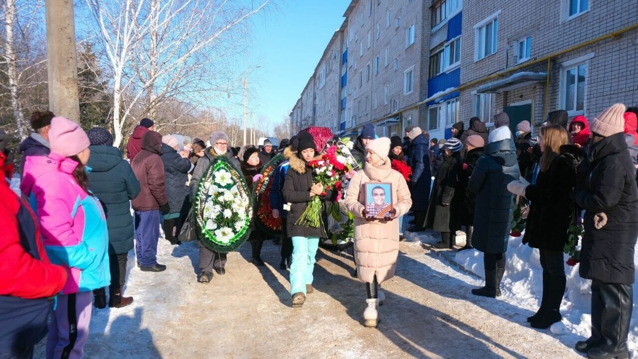 В Башкирии проводили в последний путь погибшего бойца ЧВК «Вагнер» Олега Мавлянова