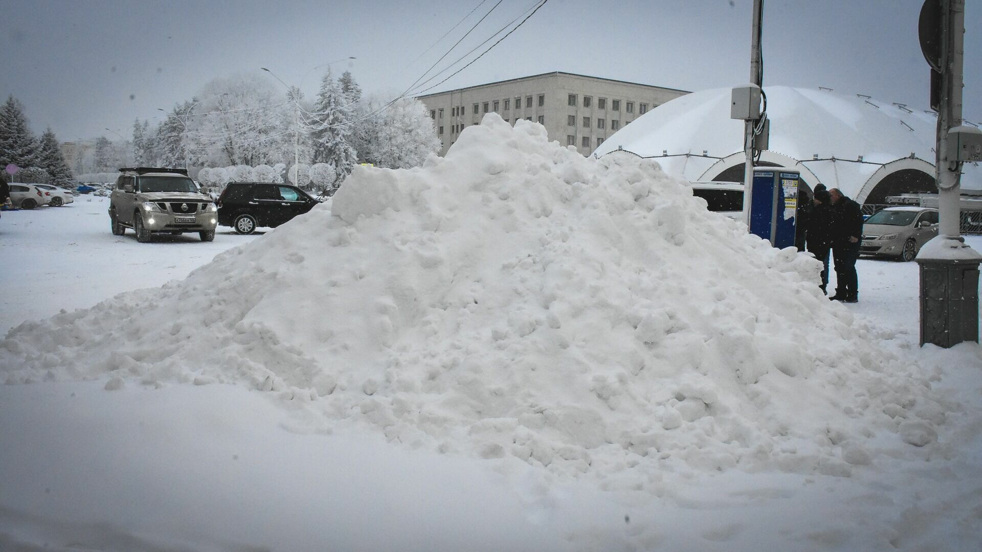 В Башкирии проблема снега на автомобильных дорогах и во дворах домов остается в топе