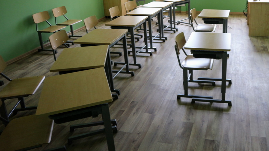«Столы в коридоре — для общения»: в Башкирии отрицают «коридорное» обучение в школе