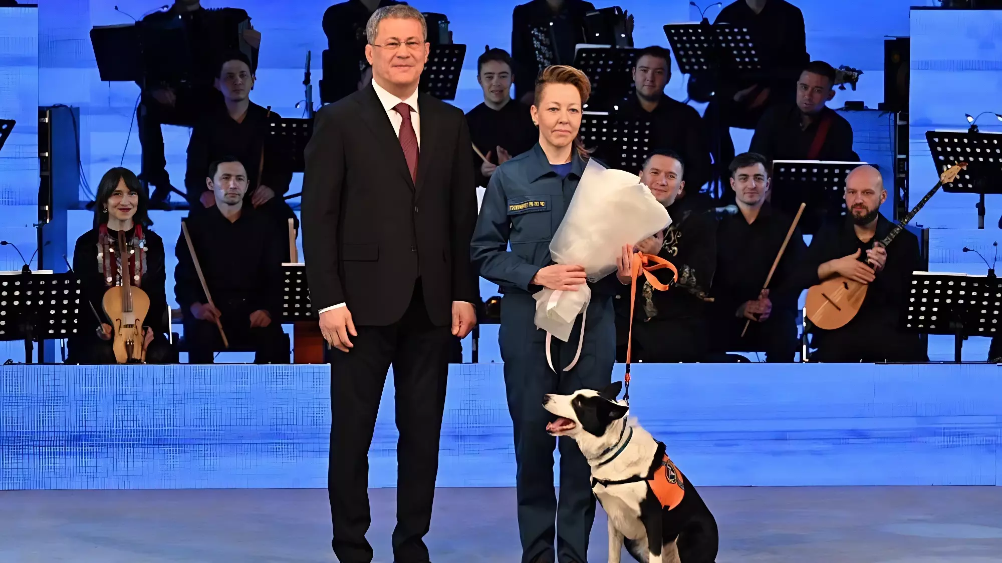 Спасателя-кинолога и ее собаку в Башкирии наградили медалью