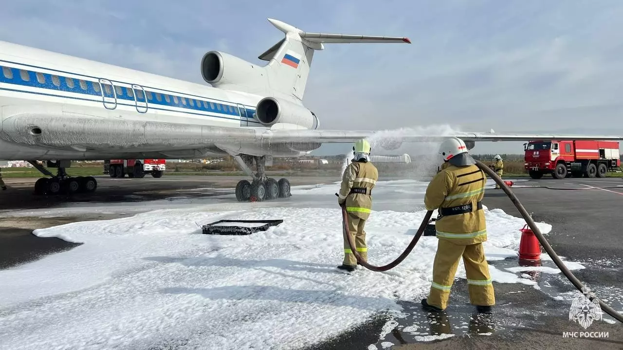 «Огонь покрыл уже весь самолет»: в аэропорту «Уфа» загорелся Ту-154