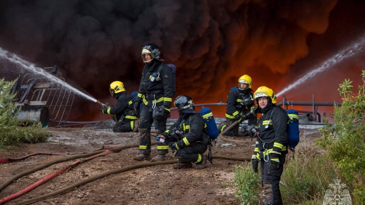 В Башкирии ликвидировали крупный пожар в промзоне