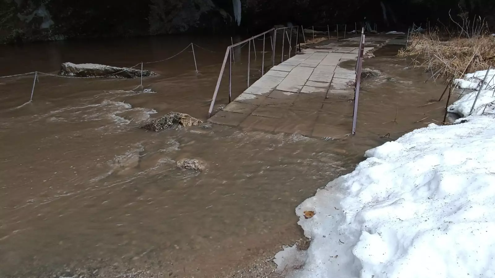Капову пещеру в Башкирии затопило талыми водами