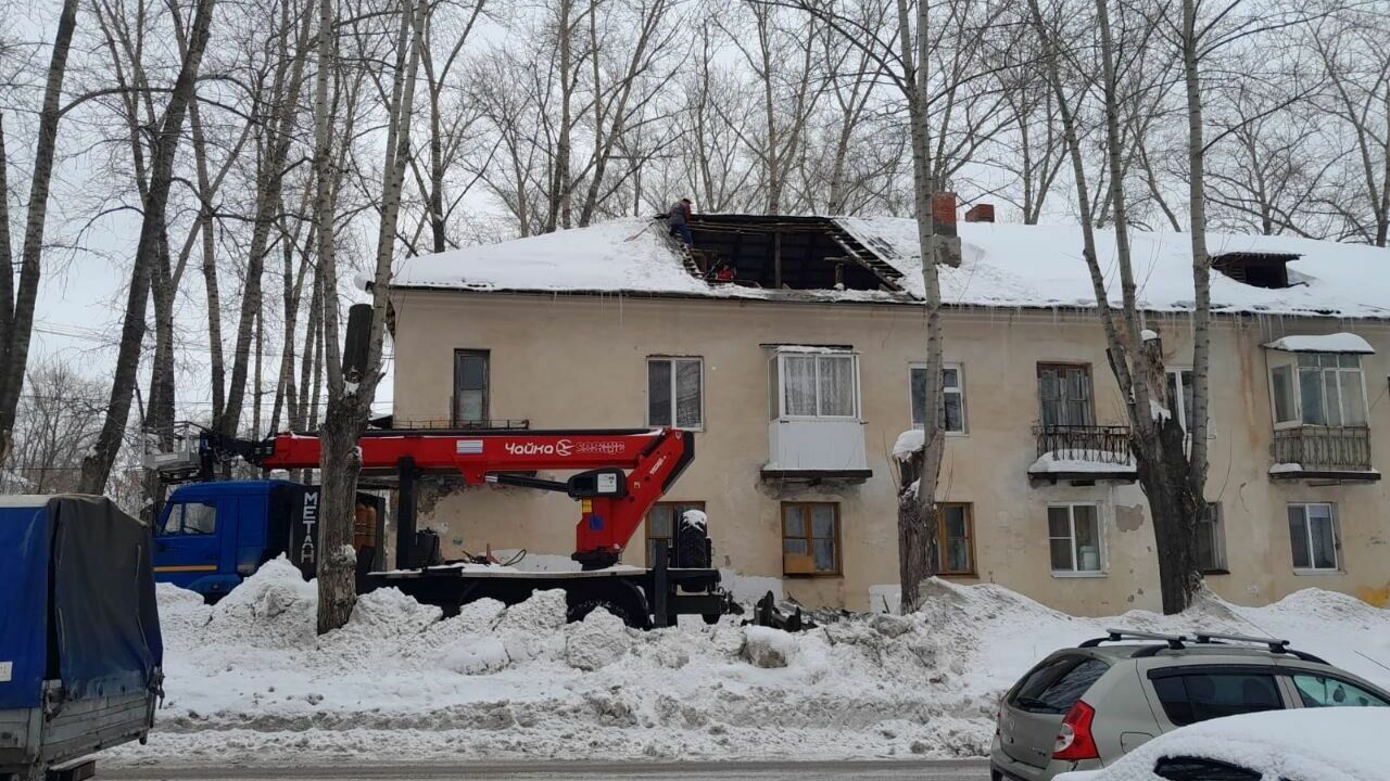 Скандальная двухэтажка в Уфе осталась без крыши из-за неубранного снега