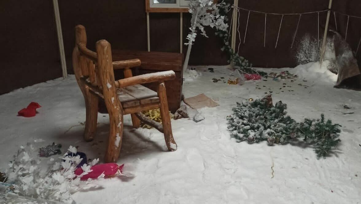 Власти Стерлитамака сообщили о разгроме резиденции Деда Мороза вандалами