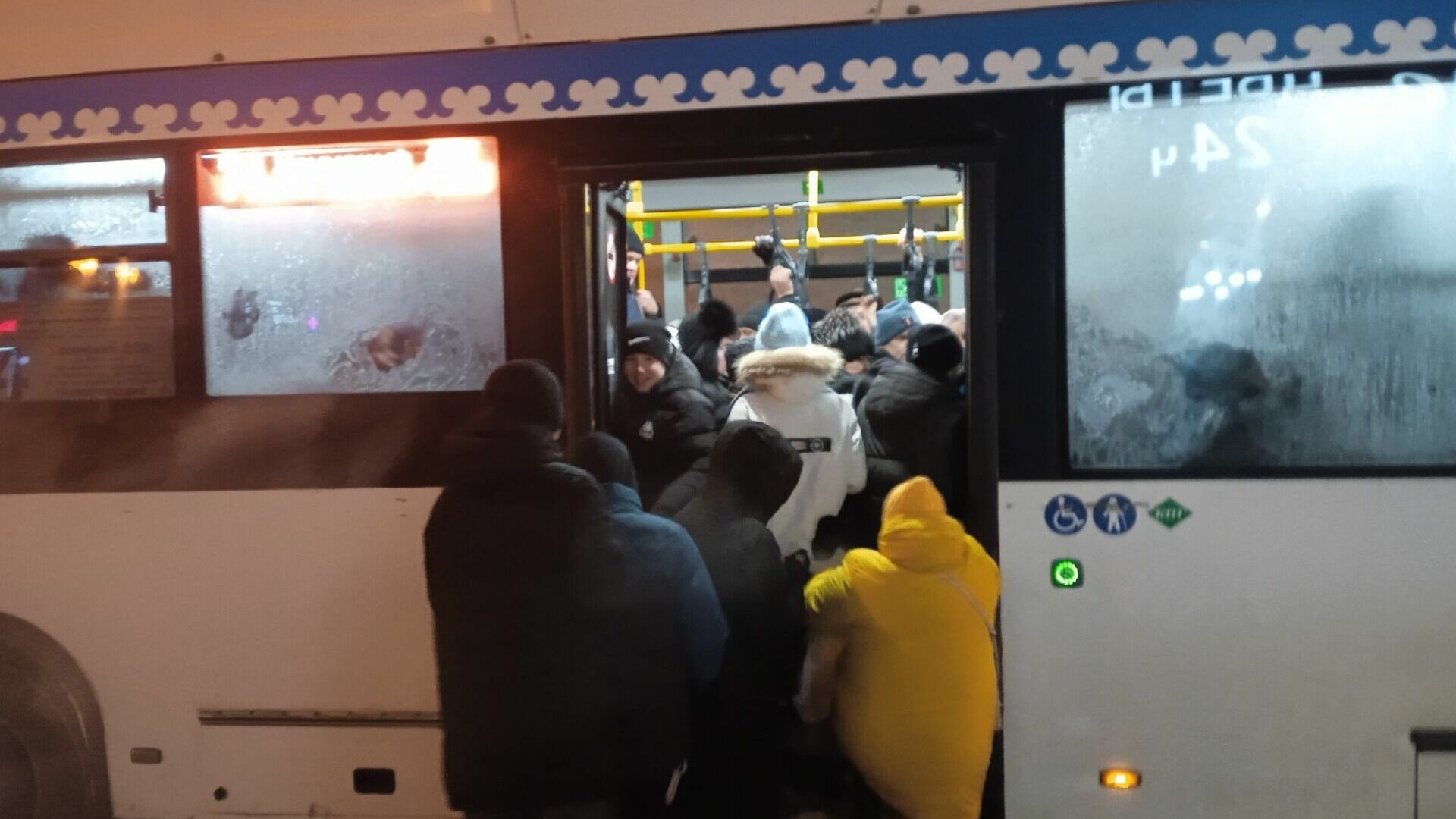 Прокуратура проверяет законность длительного ожидания автобусов в морозы в Уфе
