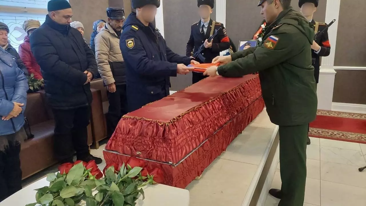В Уфе простились с погибшим в ходе СВО сержантом Ильдаром Сахаповым