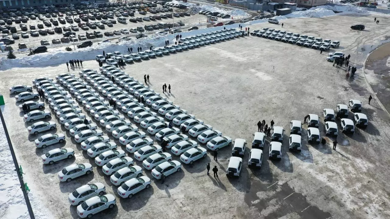 В Башкирии медикам передали 163 новых автомобиля