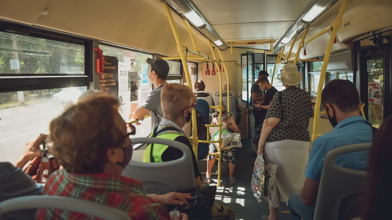 Пассажир показал открытые «внутренности» автобуса во время поездки по Уфе