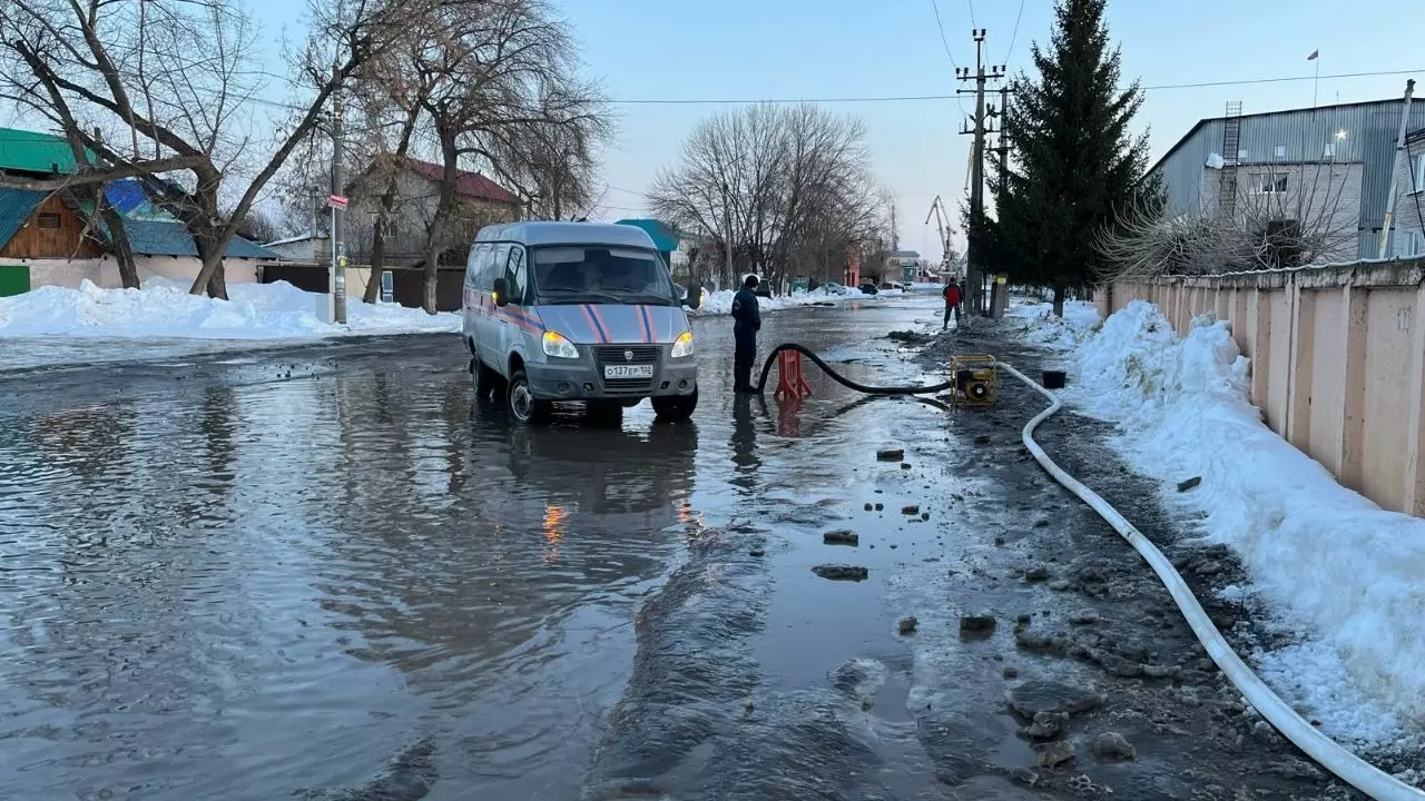 В Ленинском районе Уфы произошло подтопление улиц талыми водами