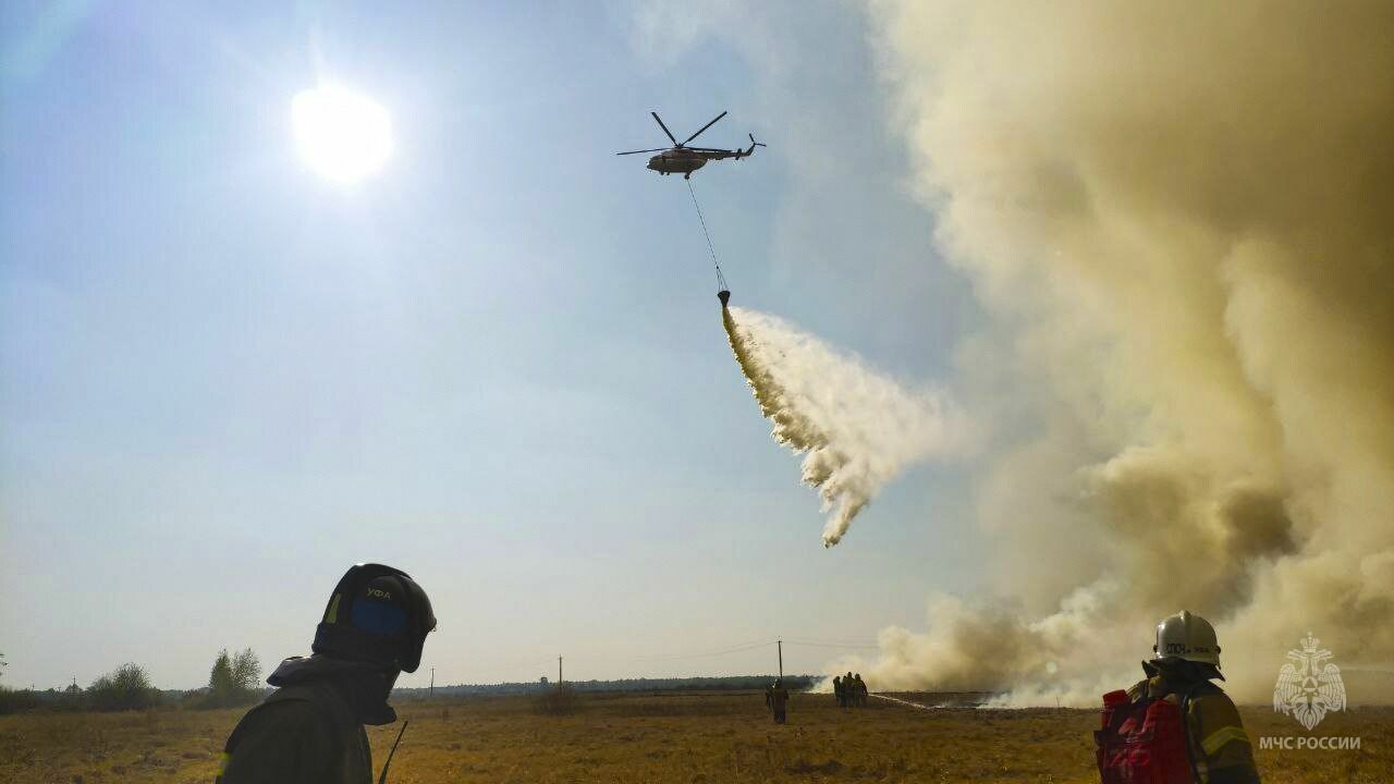 Пожарные из Башкирии спасли в Курганской области 117 человек
