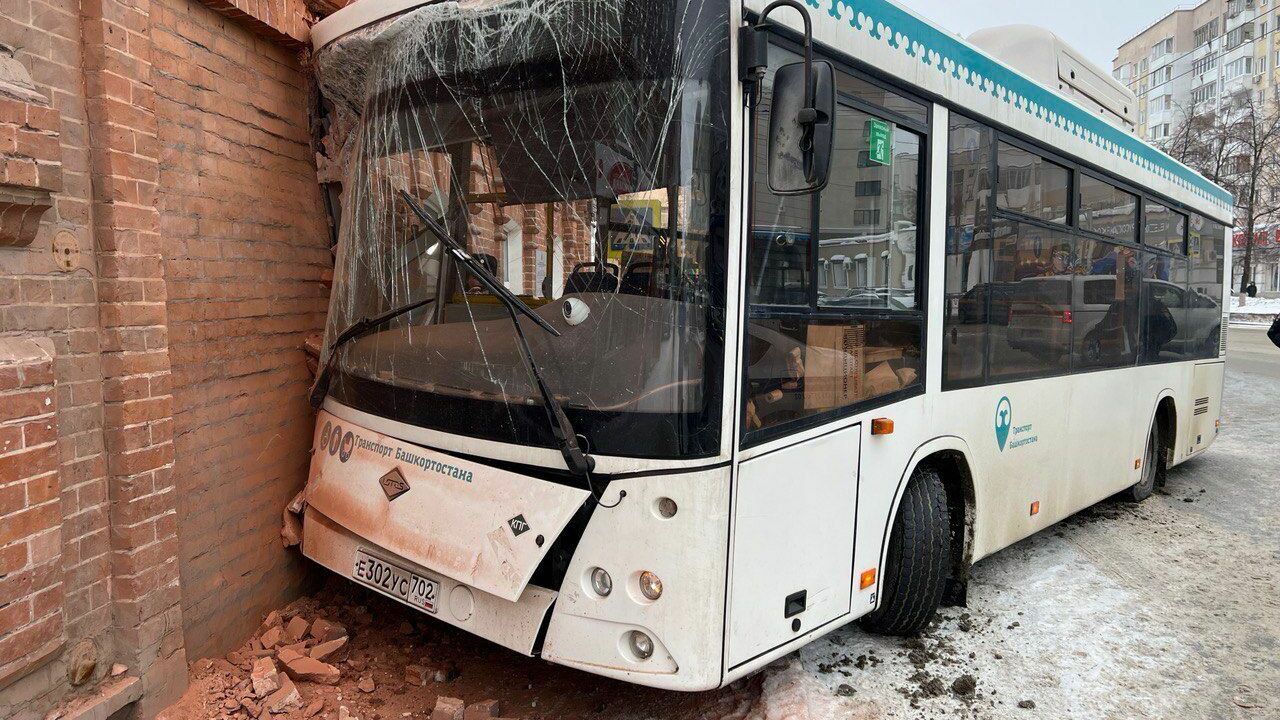 Бастрыкин поручил доложить о ДТП с автобусами в Уфе, один из которых влетел в здание