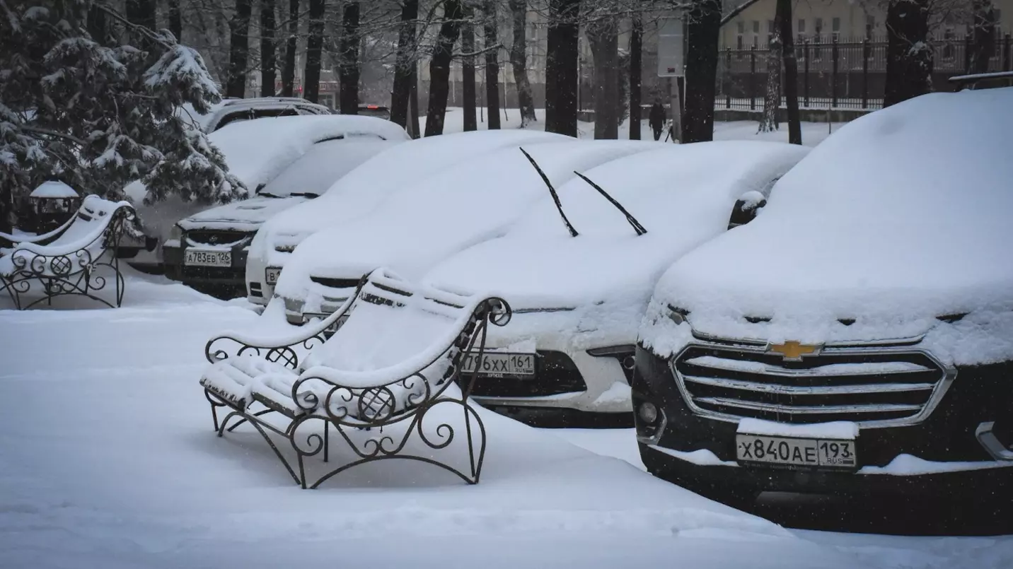 Пенсионерку едва не убило глыбой снега в Башкирии