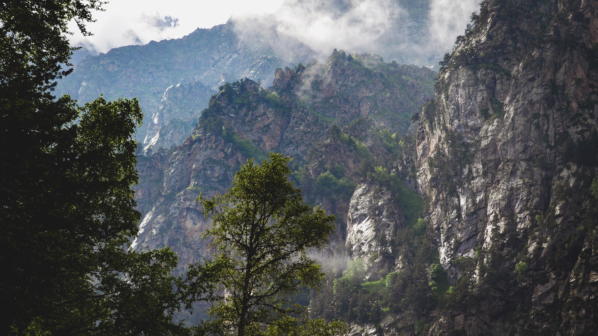 В Госкомитете Башкирии по ЧС подтвердили смерть 43-летнего туриста в горах