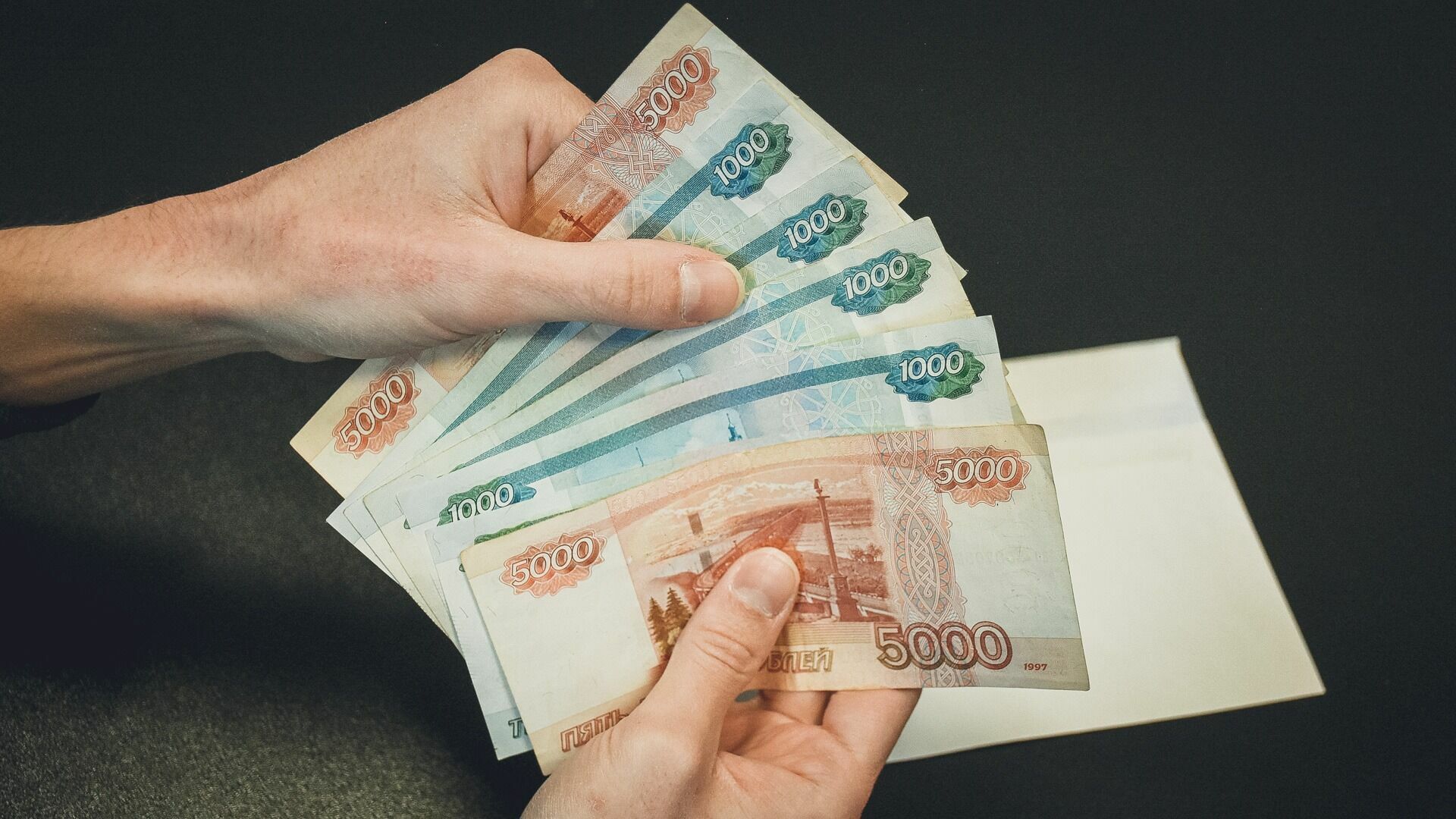 Пенсионеры и работающие жители в Татарстане оказались богаче, чем в Башкортостане