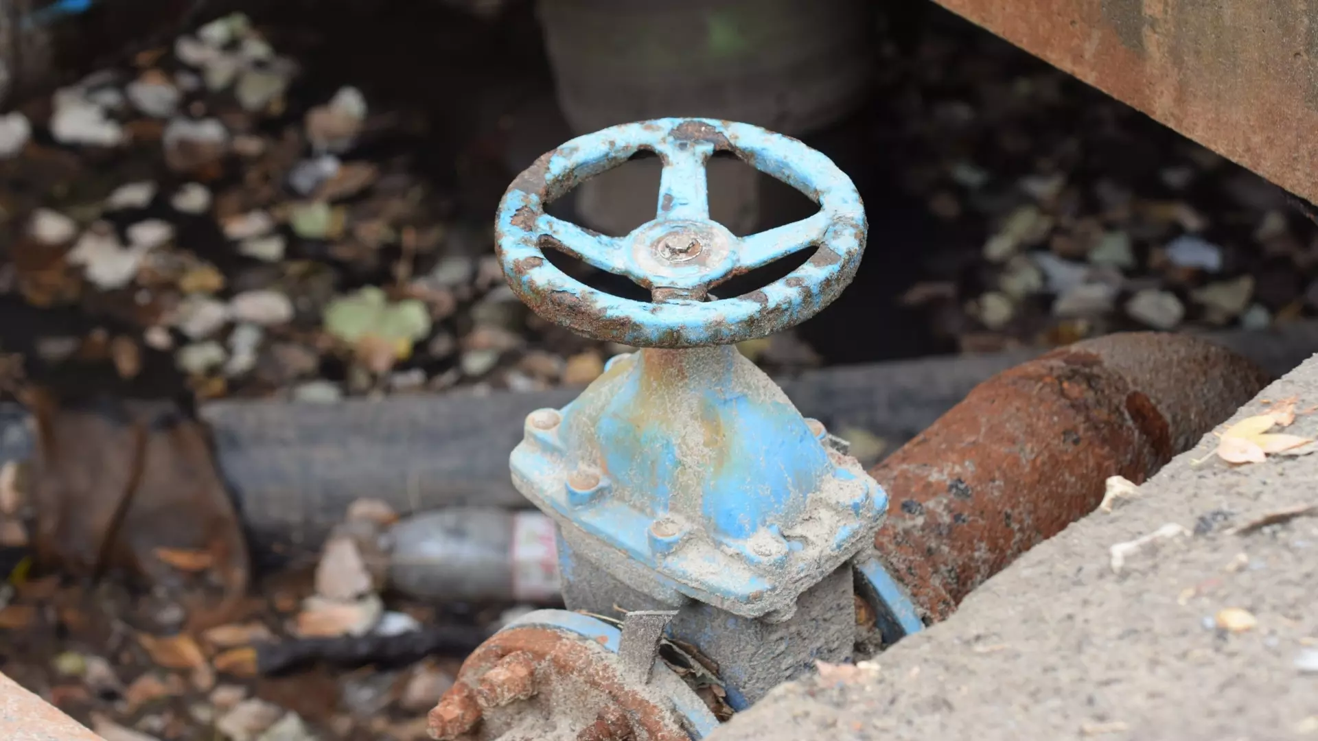 В Советском районе Уфы прорвало трубу водоснабжения