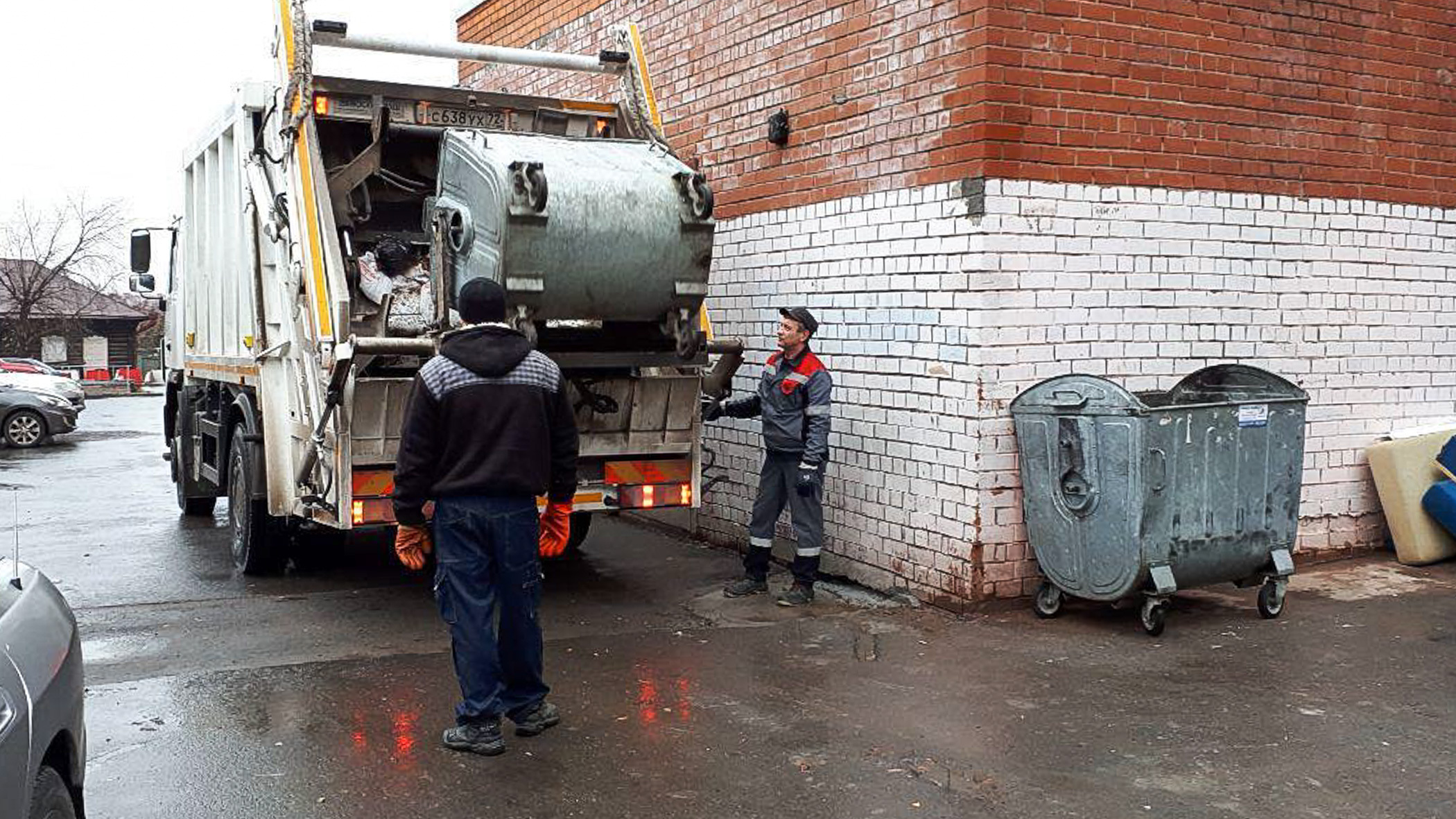 В Башкирии вступил в силу закон о парковке на мусорных площадках