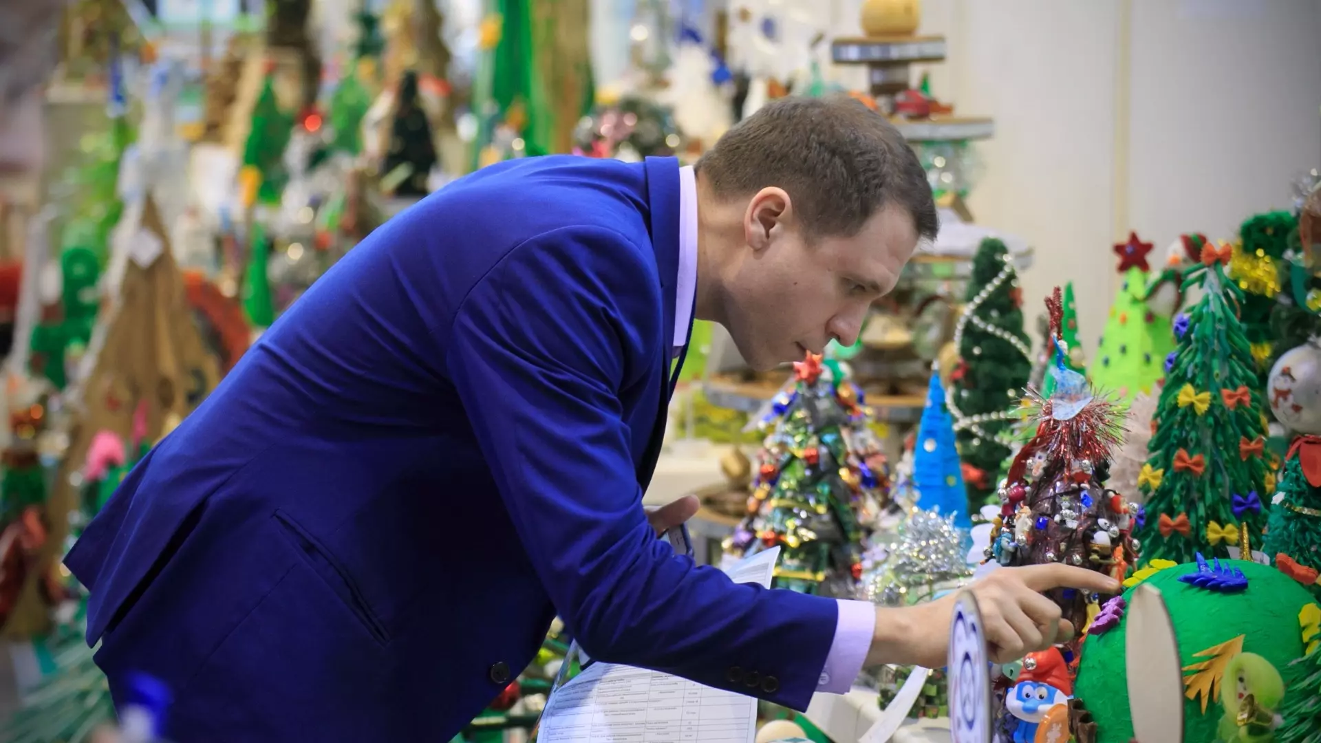 В Уфе закупают новогодние подарки 3,22 млн руб
