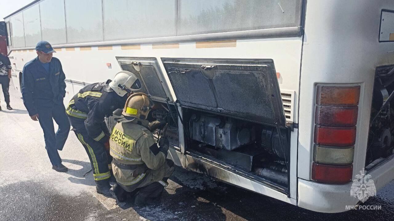 Стали известны подробности начавшегося в автобусе с 50 детьми пожара