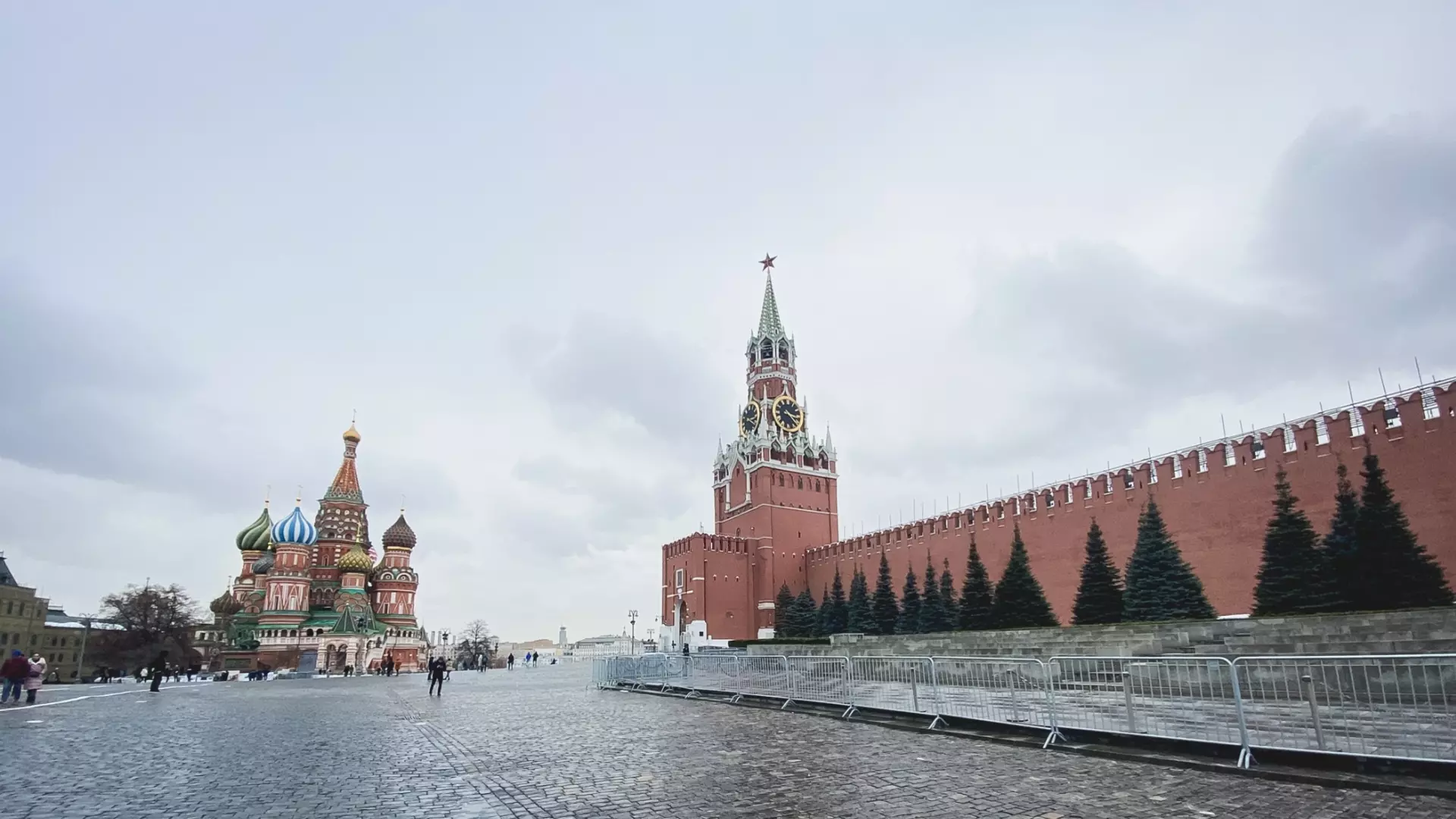 Аналитики назвали самые посещаемые достопримечательности Москвы и Петербурга