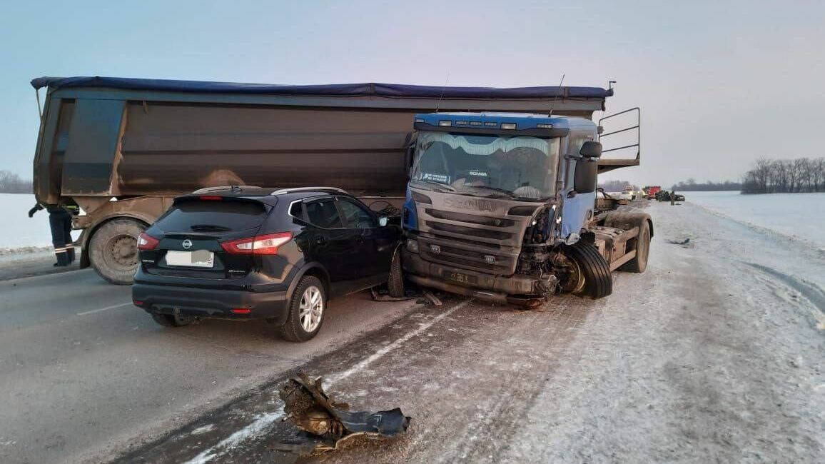 В Башкирии произошло массовое ДТП с грузовиком, в котором погиб водитель «Приоры»