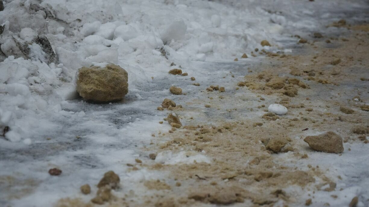 Уфа откажется от песка для борьбы с гололедицей из-за неэстетичности и наростов