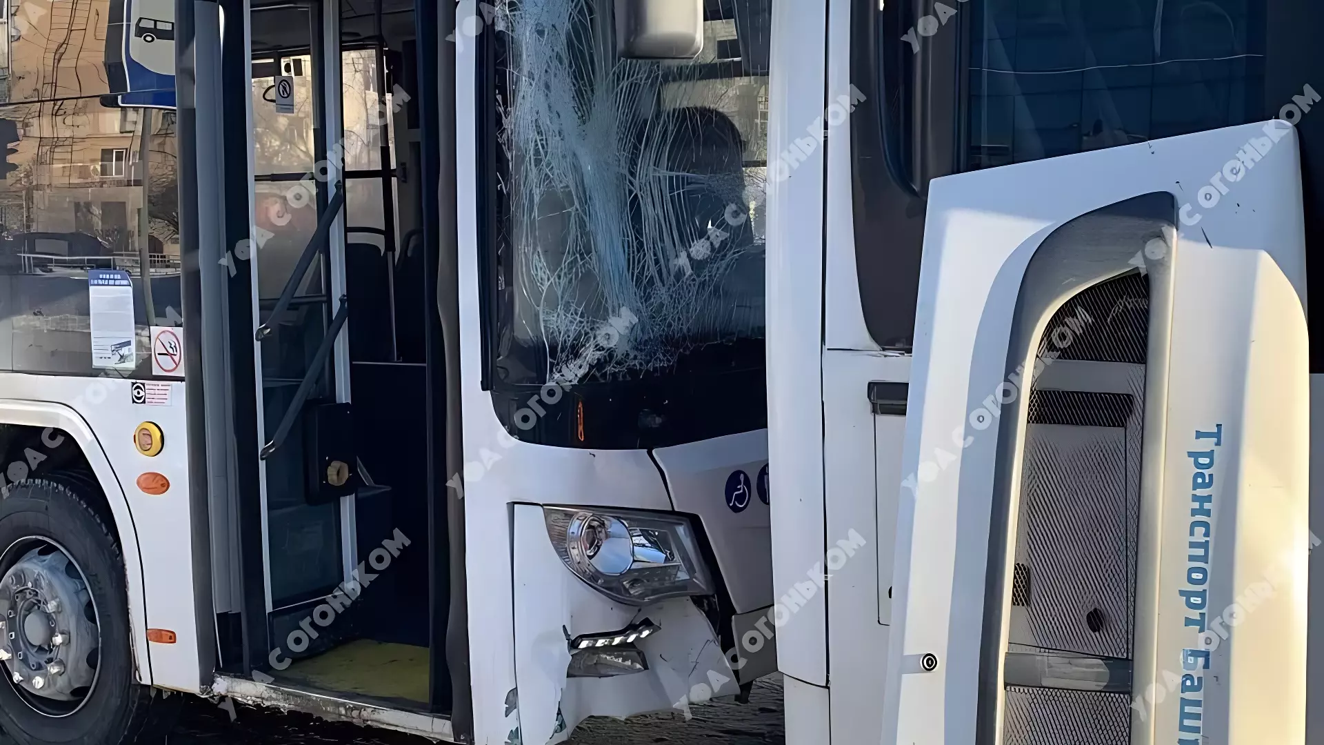 В Уфе произошла авария с двумя пассажирскими автобусами