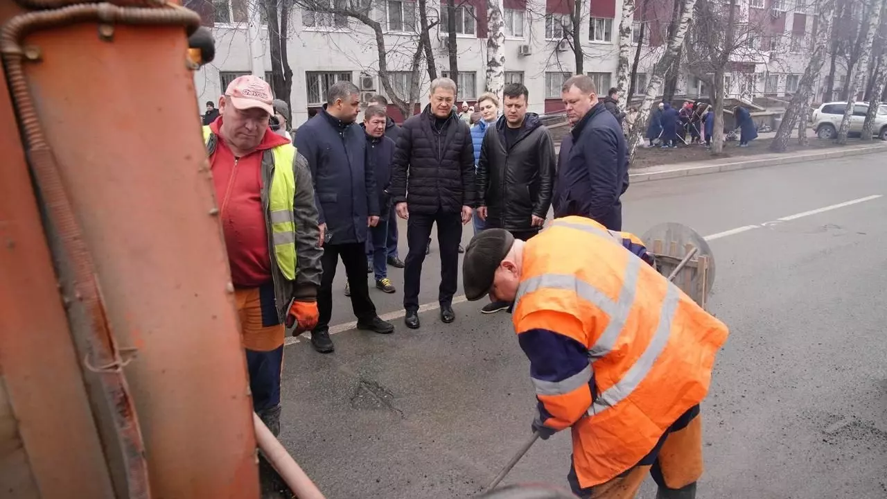 «Пока небольшие объемы»: Радий Хабиров прокомментировал ремонт дорог в Башкирии