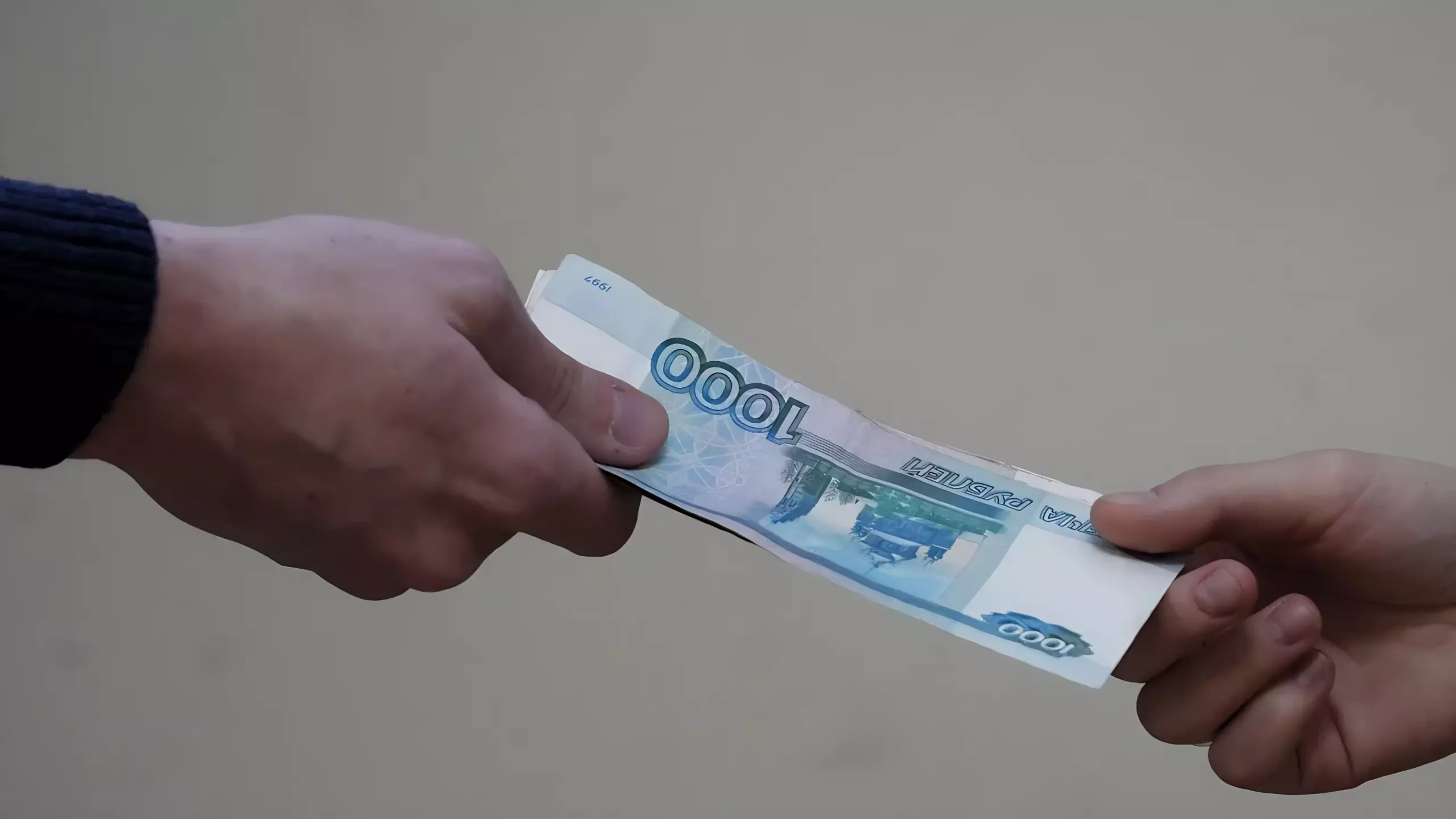 Из-за взятки сотруднице таможни в Уфе от государства утекли 2,5 млн рублей