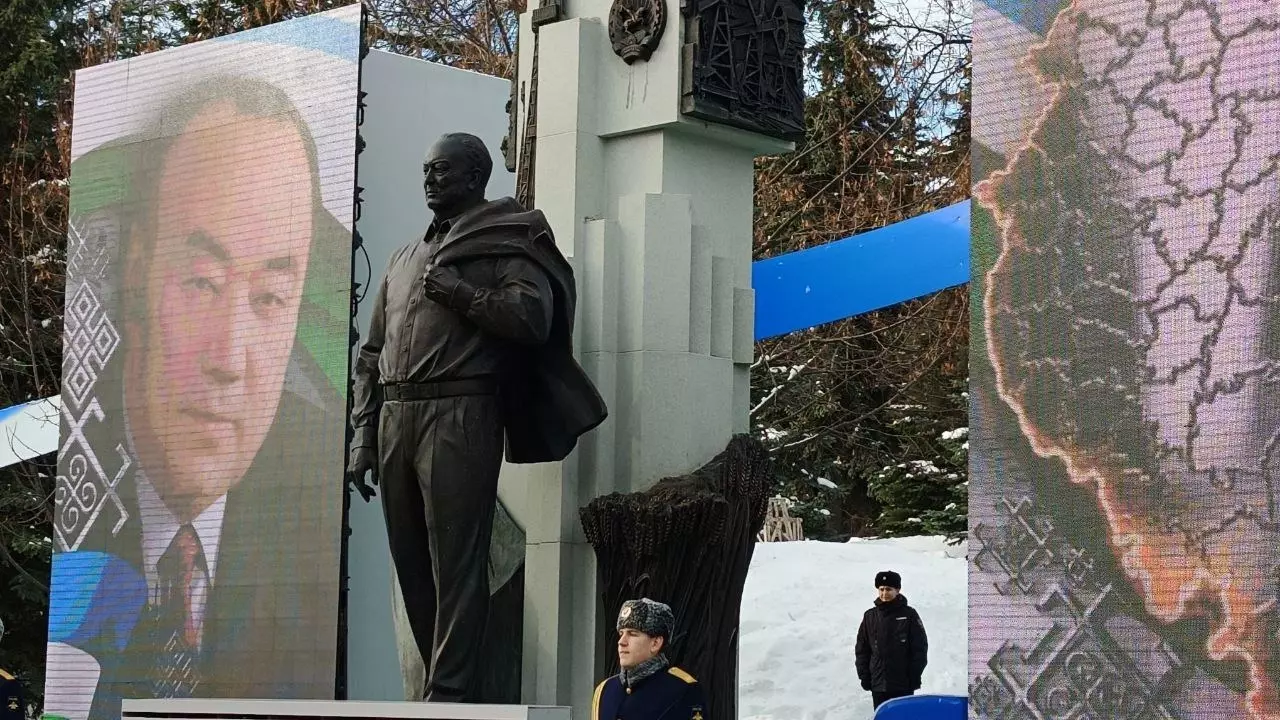 В Уфе состоялось открытие памятника первому президенту Башкирии Муртазе Рахимову