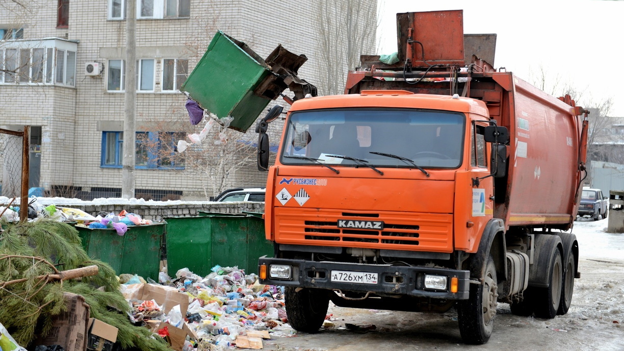 В Башкирии мусоровоз сбил несовершеннолетнего самокатчика