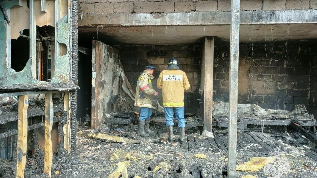 В МЧС назвали предварительную причину пожара в центре Уфы в кинотеатре «Искра»