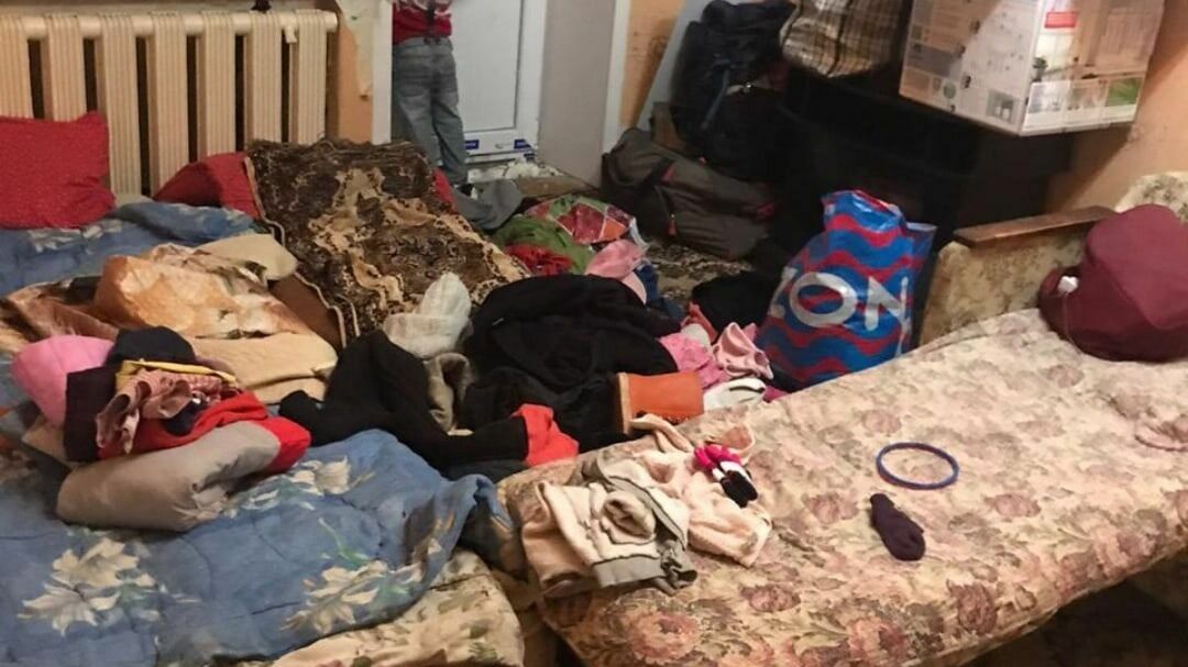 Двухлетних двойняшек из Башкирии обнаружили с чужим дядей в квартире