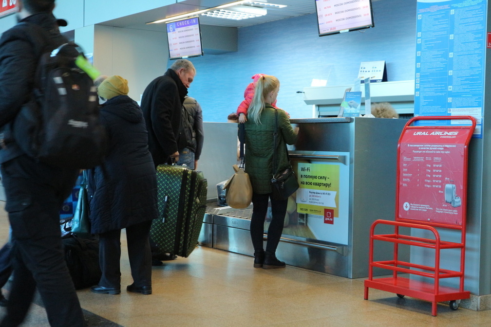 В аэропорту Уфы задержали женщину, попытавшуюся перевезти свыше 50 тысяч долларов