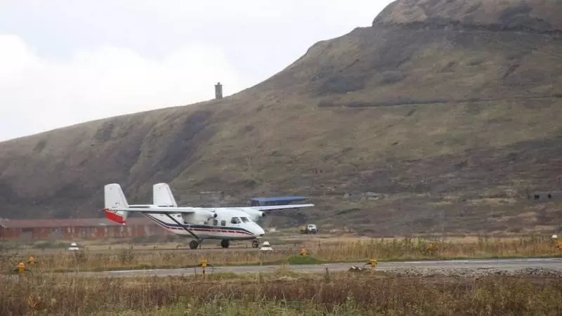 Пассажирский самолет Ан-28 впервые приземлился на аэродроме Северо-Курильска