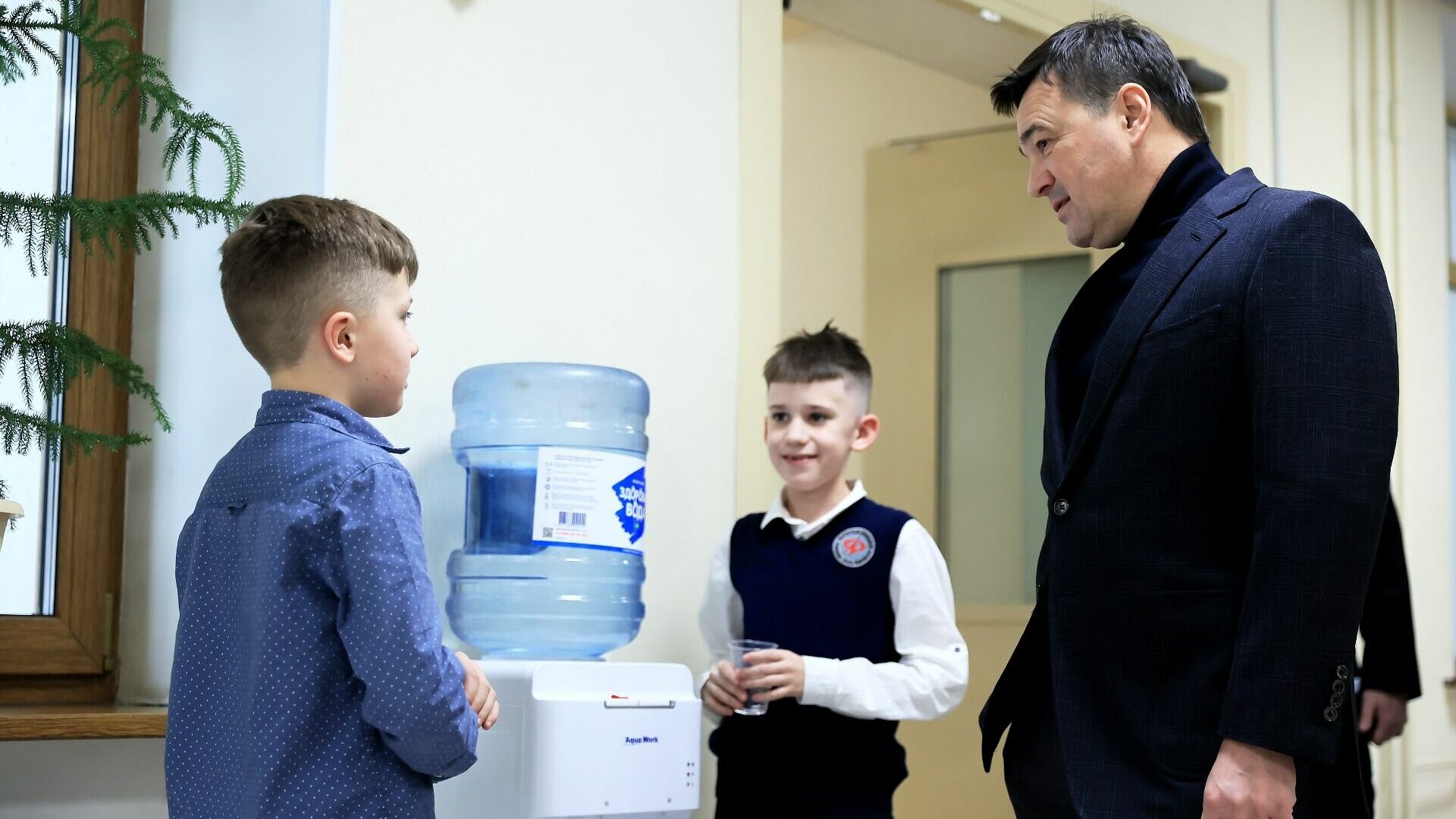 Андрей Воробьев поздравил с победой на олимпиаде учеников Физтех-лицея