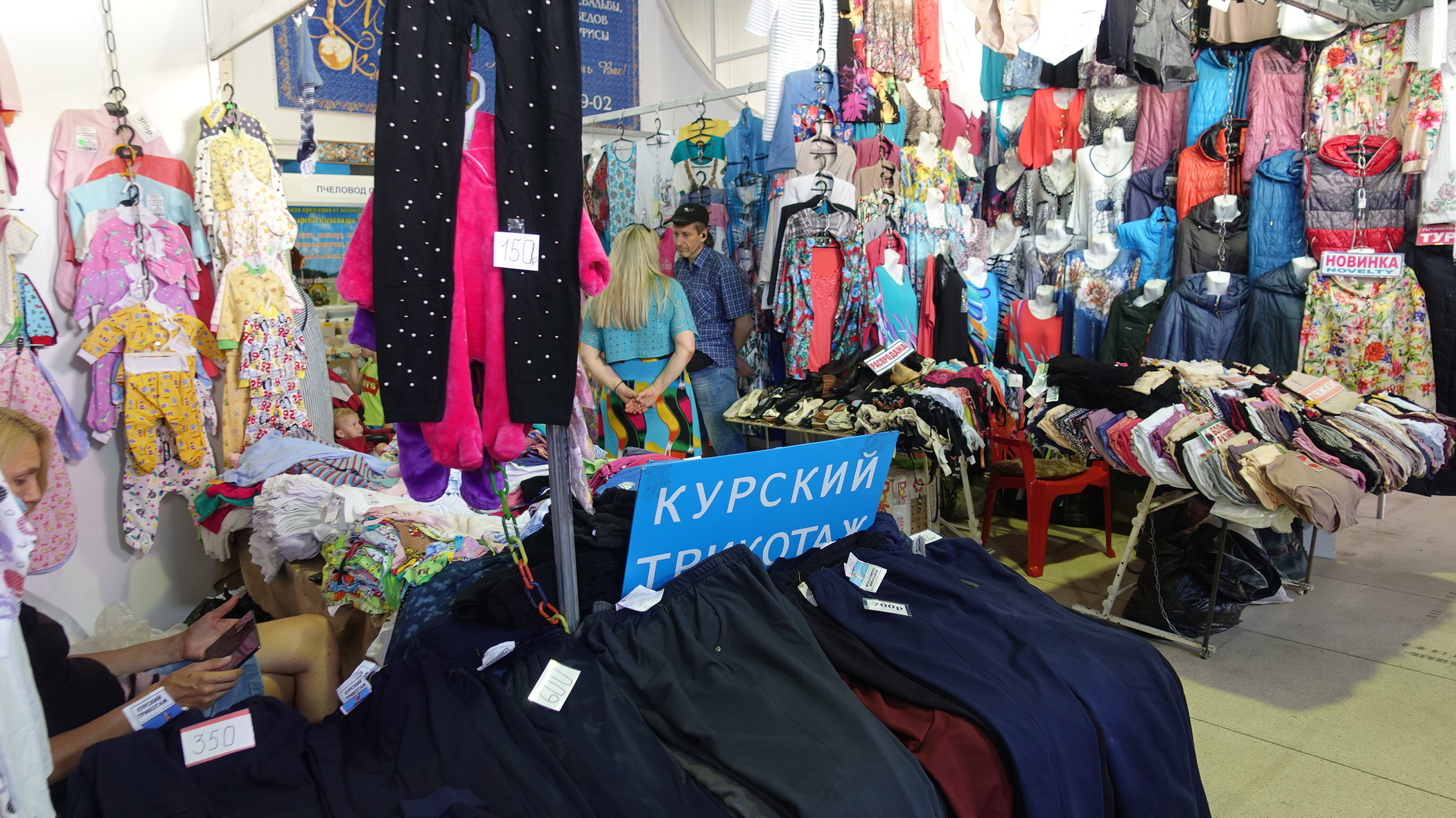Секонд-хенды и киргизский контрафакт: где будут одеваться россияне