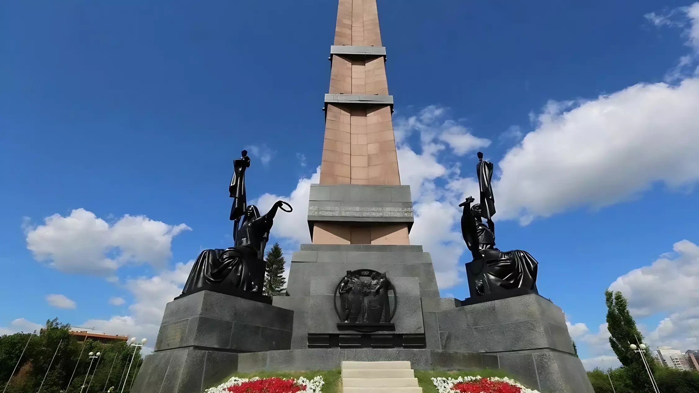 Монумент дружбы в Уфе подсветят за 12 млн рублей