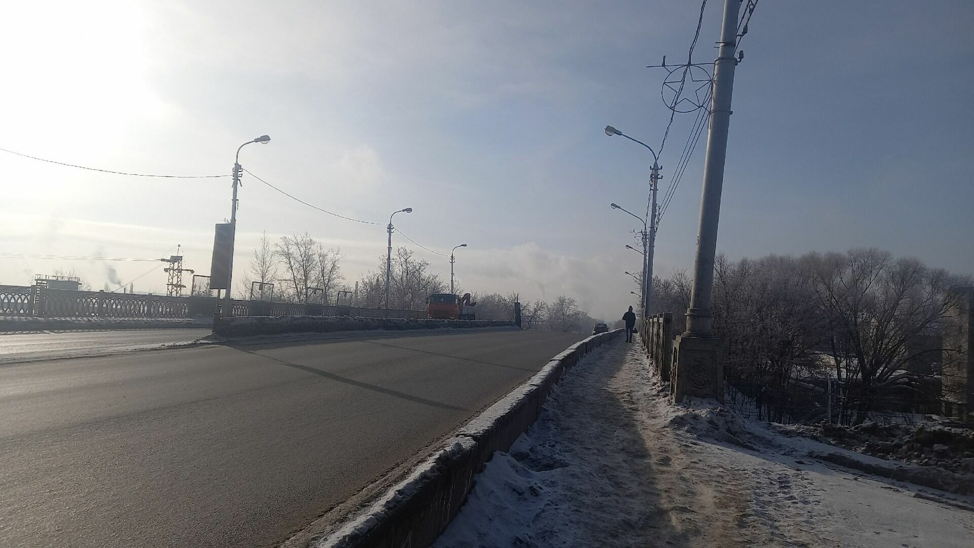 В Уфе снова пожаловались на наледь на Шумавцовском мосту, где недавно погиб мужчина