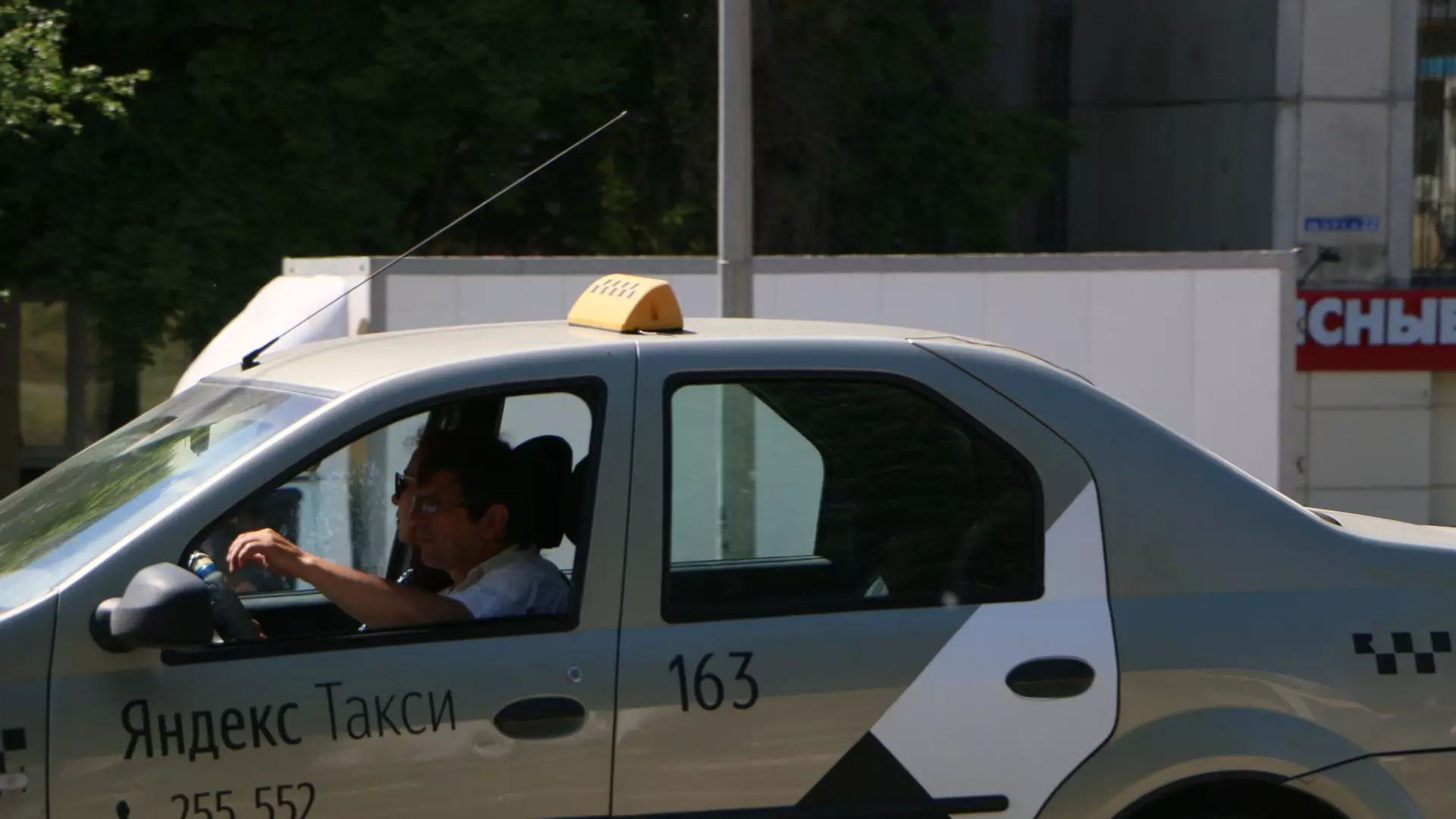 Суд арестовал таксиста из Египта на два месяца, напавшего на пассажира в Уфе